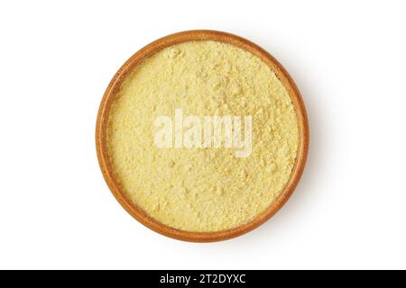 Farine de pois chiches dans un bol en bois sur fond blanc Banque D'Images