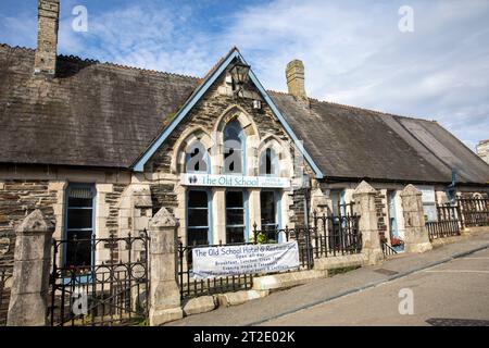 Port Isaac Cornwall, septembre 2023, l'hôtel Old School House et restaurant dans ce village de Cornouailles, Angleterre, Royaume-Uni Banque D'Images