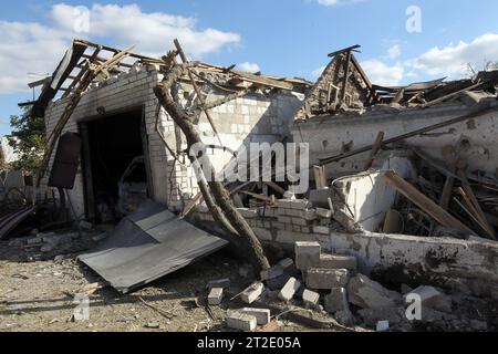 DNIPRO, UKRAINE - 18 OCTOBRE 2023 - Un garage détruit a été vu après l'attaque à la roquette russe qui a eu lieu mercredi matin, 18 octobre, à Obukhiv Banque D'Images