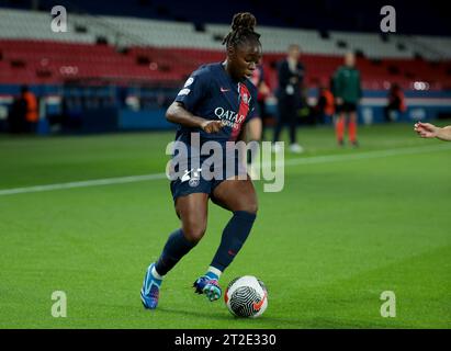 Paris, France. 18 octobre 2023. Sandy Baltimore du PSG lors de la Ligue des champions féminine de l'UEFA, Round 2, match de football de 2e étape entre le Paris Saint-Germain et Manchester United le 18 octobre 2023 au Parc des Princes à Paris, France - photo Jean Catuffe/DPPI crédit : DPPI Media/Alamy Live News Banque D'Images