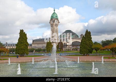 La gare de Limoges-Bénédictins est la principale gare ferroviaire de Limoges-Bénédictins. Banque D'Images