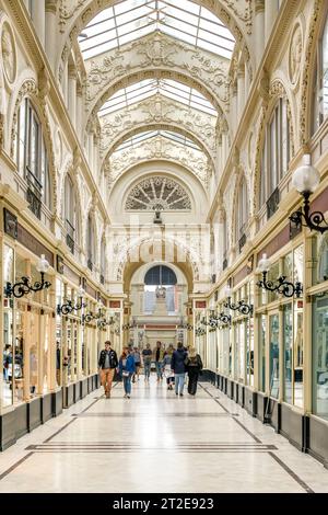 Le passage Pommeraye est un passage couvert situé à Nantes, en France. Promoteur, Louis Pommeraye a construit 3 étages reliés par un grand escalier. Achevé en 1843. Banque D'Images