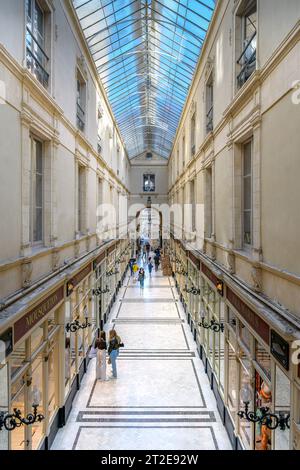 Le passage Pommeraye est un passage couvert situé à Nantes, en France. Promoteur, Louis Pommeraye a construit 3 étages reliés par un grand escalier. Achevé en 1843. Banque D'Images