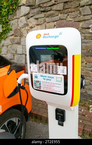 Shell recharge point de recharge électrique de véhicule de voiture, Marlborough, Wiltshire, Angleterre, Royaume-Uni Banque D'Images