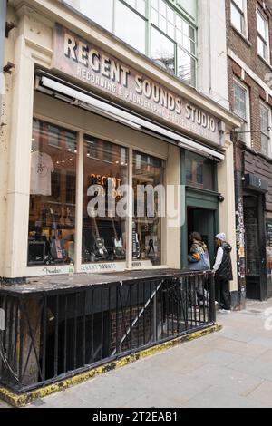 Regent Sounds Studio sur Denmark Street, alias Tin Pan Alley, Londres, Angleterre, Royaume-Uni Banque D'Images