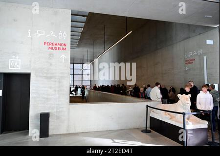 AM 22. Oktober 2023 wird das Pergamonmuseum sanierungsbedingt zum vorerst letzten mal für Besucher geöffnet sein. DAS Pergamonmuseum beherbergt drei M. Banque D'Images