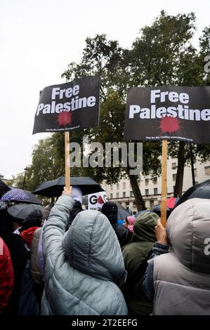 Londres 18 octobre 2023. Downing Street. Veillée pour la Palestine, y compris les personnes tuées à l'hôpital Al-Ahli de Gaza Banque D'Images