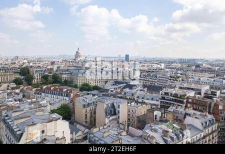 Centre de Paris photographié avec une caméra drone aérienne au printemps. PARIS, FRANCE-30 AVRIL 2019 Banque D'Images