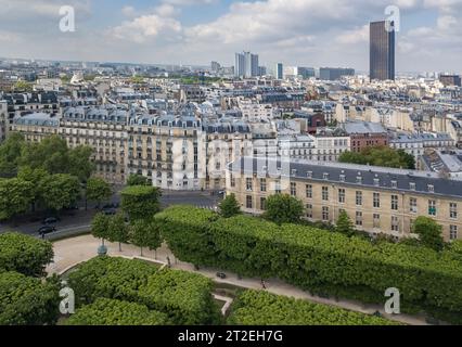 Photo aérienne du centre-ville de Paris au printemps. PARIS, FRANCE-30 AVRIL 2019 Banque D'Images