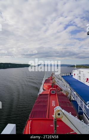 Ferry DFDS MS Crown Seaways sur une route vers Oslo. Vue arrière sur les canots de sauvetage et le paysage côtier du fjord, Oslo Fjord, Norvège 08-01-2023 Banque D'Images