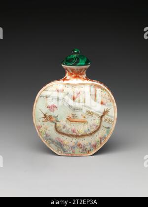 Bouteille de tabac à priser avec scène du festival des bateaux-dragons Chine dynastie Qing (1644-1911), marque Qianlong et période (1736-95) Banque D'Images