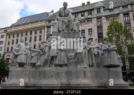 Budapest, Hongrie - 19 Mai 2023 : Monument sur la place Vörösmarty à Budapest en Hongrie Banque D'Images