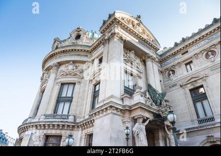 Détails extérieurs de l'Opéra Garnier à Paris aussi connu sous le nom de Palais Garnier, il a été construit pour l'Opéra de Paris de 1861 à 1875 Banque D'Images