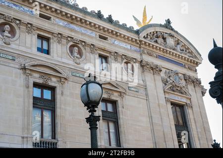 Détails extérieurs de l'Opéra Garnier à Paris aussi connu sous le nom de Palais Garnier, il a été construit pour l'Opéra de Paris de 1861 à 1875 Banque D'Images