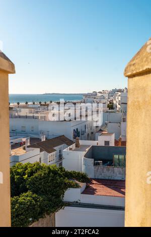 Vue sur la ville de Conil de la Frontera depuis la Torre de Guzman, Cadix. Andalousie Banque D'Images