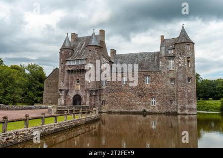 Château Trecesson, château médiéval français situé sur la commune de Campeneac dans le département du Morbihan, près de la forêt de Brocéliande Banque D'Images