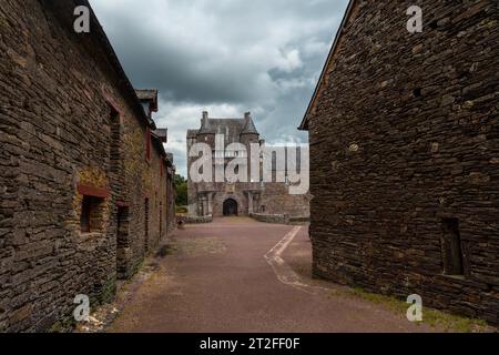 Château Trecesson, château médiéval français situé sur la commune de Campeneac dans le département du Morbihan, près de la forêt de Brocéliande Banque D'Images