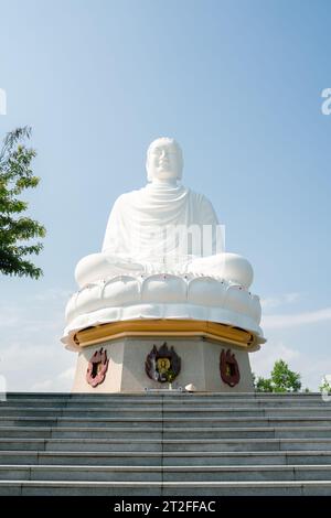 Temple de la Pagode Chua long son statue de bouddha à Nha Trang, Vietnam Banque D'Images