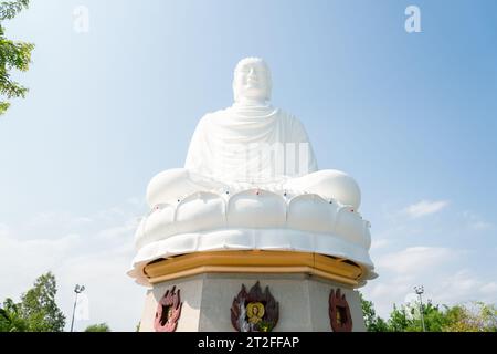 Temple de la Pagode Chua long son statue de bouddha à Nha Trang, Vietnam Banque D'Images