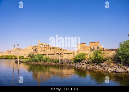 Temple Philae, construction gréco-romaine vue du Nil, temple dédié à Isis, déesse de l'amour. Assouan. Égyptien Banque D'Images