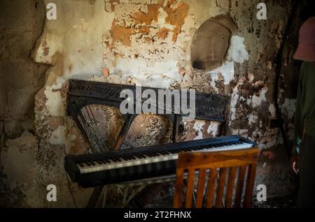 NIR Oz, Israël. 19 octobre 2023. Vue sur la dévastation causée par les militants islamistes du Hamas sur le kibboutz NIR Oz. Crédit : Ilia Yefimovich/dpa/Alamy Live News Banque D'Images