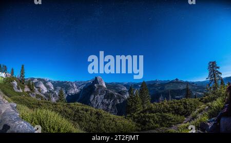 Panoramique la nuit de Yosemite depuis Glacier point. Californie, États-Unis Banque D'Images