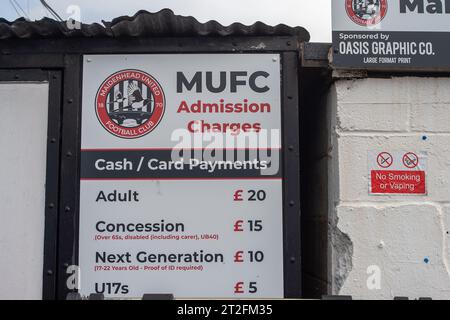 Maidenhead, Royaume-Uni. 19 octobre 2023. Maidenhead United football Club (MUFC) menacerait d'intenter une action en justice pour violation présumée de contrat. MUFC (photo) est basé au club de York Road, Maidenhead, Berkshire depuis plus de 150 ans. Le Club prévoit de déménager à Braywick Park à Maidenhead et aurait acquis des terres dans le parc pour £460 000 en 2022, cependant, ils ont maintenant été arrêtés par le Cabinet au Royal Borough of Windsor & Maidenhead car ce serait une perte d'espace public. Le parc Braywick comprend une réserve naturelle et est un habitat faunique important et très aimé o Banque D'Images