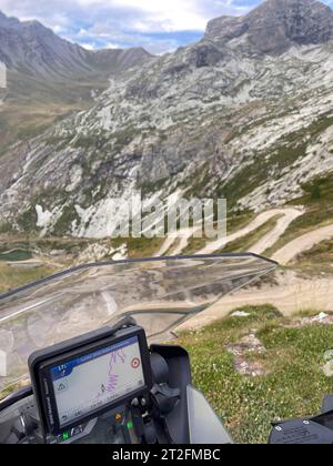 Appareil de navigation BMW Motorrad à Colle Sommeiller, plus haut col navigable des Alpes, de l'Italie et de la France Banque D'Images