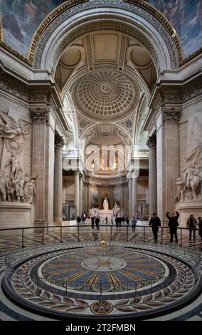 Intérieur, visiteur, pendule de Foucault pour preuve empirique de la rotation de la Terre, Révolution de représentation et Convention nationale, National Hall Banque D'Images