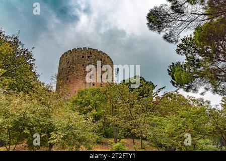 Tour Saruca Pasa dans l'ancienne forteresse de Rumeli Hisari. Istanbul. Turquie Banque D'Images