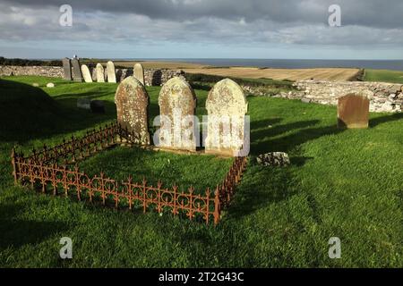 Pierres tombales à l'église St Patrick, Jurby, île de Man Banque D'Images