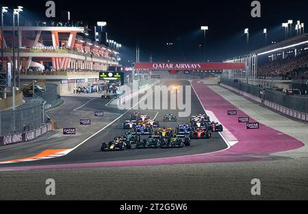 DOHA,QATAR - 8E OCT 2023 - DÉPART DE LA COURSE - AHMAD AL-SHEHAB/ALAMY LIVE NEWS Banque D'Images