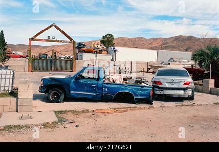 Jonque automobile et parc d'épaves, Barstow, Californie. Banque D'Images