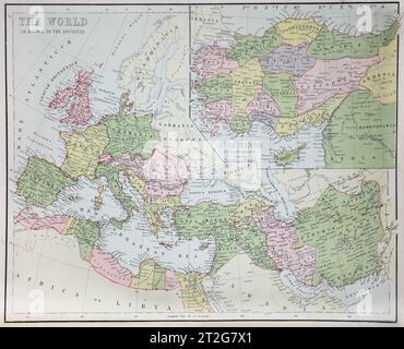 Carte du monde telle que connue des anciens dans une Bible Sainte du 19e siècle - la Bible de famille auto-interprétant avec l'ancien et le nouveau Testament par le regretté Re Banque D'Images