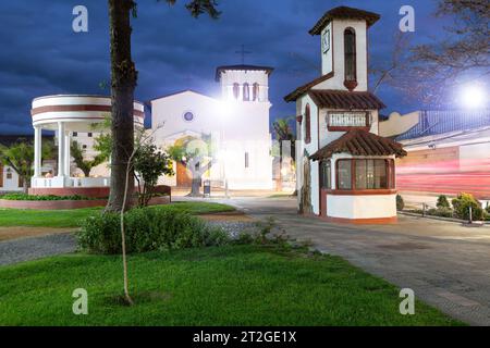 Plaza de Armas ou place principale à Santa Cruz une ville sur la route des vins de la vallée de Colchagua au Chili Banque D'Images