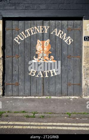 Pulteney Arms public House Bath Somerset Angleterre Royaume-Uni Banque D'Images