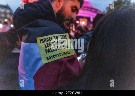 Saint Ouen, Paris, France. 19 octobre 2023. Une manifestation pro-palestinienne a eu lieu sur la place de la République à Paris. Plusieurs milliers de personnes se sont rassemblées sur la place. La manifestation était organisée par l'association Capjpo-Europalestine et par le nouveau Parti anticapitaliste. (Image de crédit : © Sadak Souici/ZUMA Press Wire) USAGE ÉDITORIAL SEULEMENT! Non destiné à UN USAGE commercial ! Banque D'Images