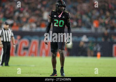 Miami Hurricanes Safety James Williams (20) défend lors d'un match de football universitaire de saison régulière contre les Georgia Tech Yellow Jackets, samedi, O. Banque D'Images