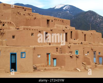 Ancien immeuble d'appartements Taos Pueblo Banque D'Images