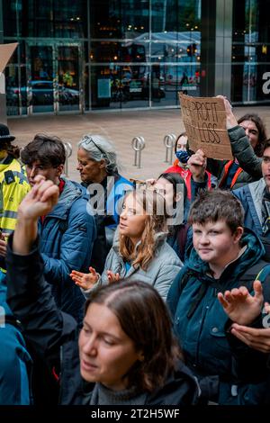 GRETA Thunberg se joint aux militants de Fossil Free London dans des marches de protestation et des actions directes Banque D'Images