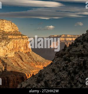 Juste en dessous de la rive sud sur la piste Hermit dans le Grand Canyon Banque D'Images