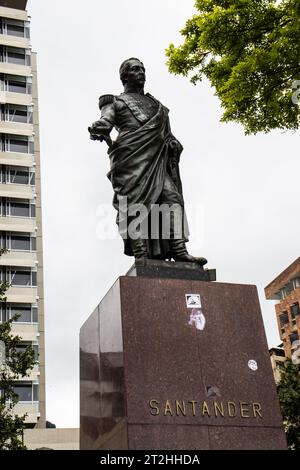 Bogota, Colombie - 19 octobre 2023. Monument à Francisco de Paula Santander au parc Santander dans le centre-ville de Bogota. Banque D'Images