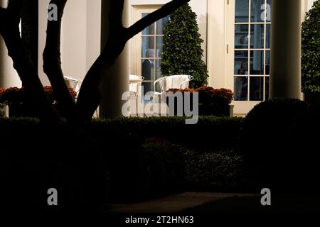 Washington, Vereinigte Staaten. 19 octobre 2023. Le président américain Joe Biden s'adresse à la nation depuis le bureau ovale de la Maison Blanche à Washington, DC le 19 octobre 2023. Crédit : Yuri Gripas/Pool via CNP/dpa/Alamy Live News Banque D'Images