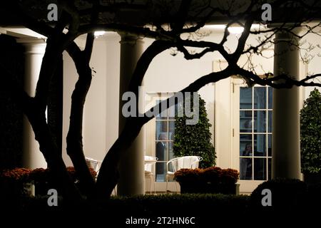 Washington, Vereinigte Staaten. 19 octobre 2023. Le président américain Joe Biden s'adresse à la nation depuis le bureau ovale de la Maison Blanche à Washington, DC le 19 octobre 2023. Crédit : Yuri Gripas/Pool via CNP/dpa/Alamy Live News Banque D'Images