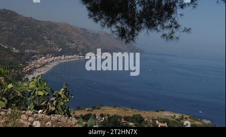 Vue côtière de Taormina, Sicile Italie Banque D'Images