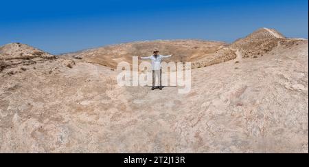 Désert de Judée, Israël - 12 août 2023 : Panorama de Wadi Qelt, désert de Judée, Israël Banque D'Images