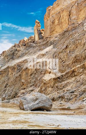 Pilier de sel de la femme de Lot ; Mont Sodome au sud-ouest de la mer Morte dans le désert de Judée, Israël. Dans le livre de la Genèse, la femme de Lot est devenue une pilule Banque D'Images