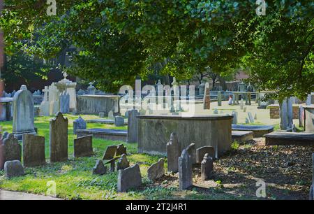 La tombe de Benjamin Franklin et de son épouse, Deborah, dans le cimetière Christ Church, Philadelphie, PA, États-Unis Banque D'Images