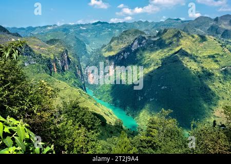 Trekking au-dessus de la rivière Nho que et Tu San Canyon, Ma Pi Leng, Ha Giang, Vietnam Banque D'Images