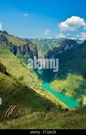 Trekking au-dessus de la rivière Nho que et Tu San Canyon, Ma Pi Leng, Ha Giang, Vietnam Banque D'Images